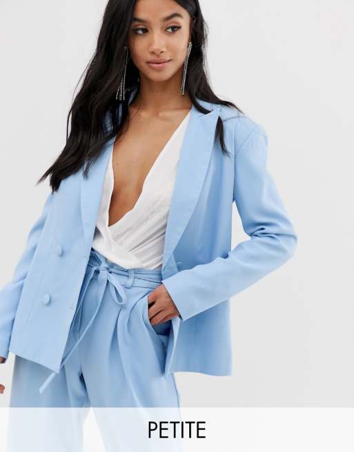 Missguided Petite Blazer ajusté Bleu pastel | ASOS Missguided Petite Ensemble avec blazer ajusté et pantalon