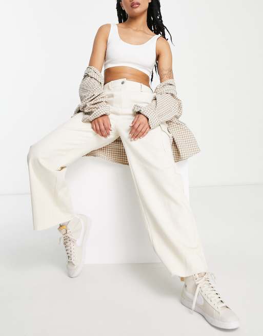 Missguided Petite - Broek met wijde pijpen en cargozakken in crème