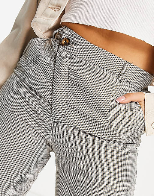  Missguided Petite check trousers in brown 