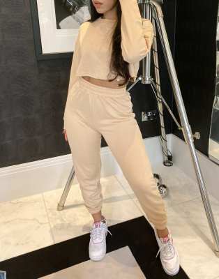 sweatpants with sweatshirt