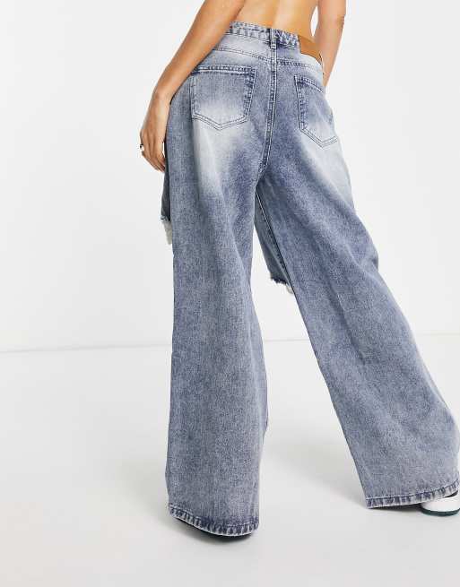 Missguided Petite - Gescheurde jeans met wijde pijpen in blauw, 2 van 4