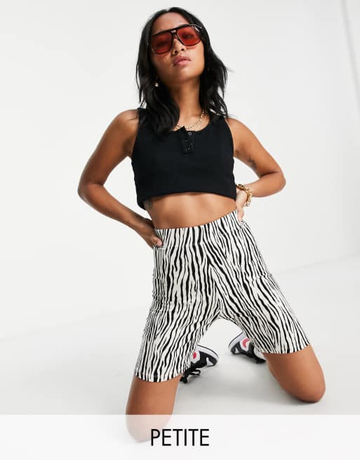 Missguided Petite – Krótkie legginsy w zebrę