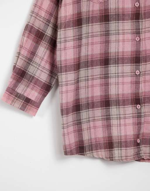 Missguided Petite – Różowa koszula oversize w kratę z grafiką, 3 z 4