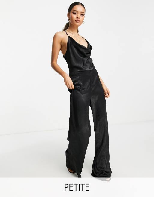 Missguided Petite - Sort jumpsuit i satin med vandfaldsudskæring og ben med vidde