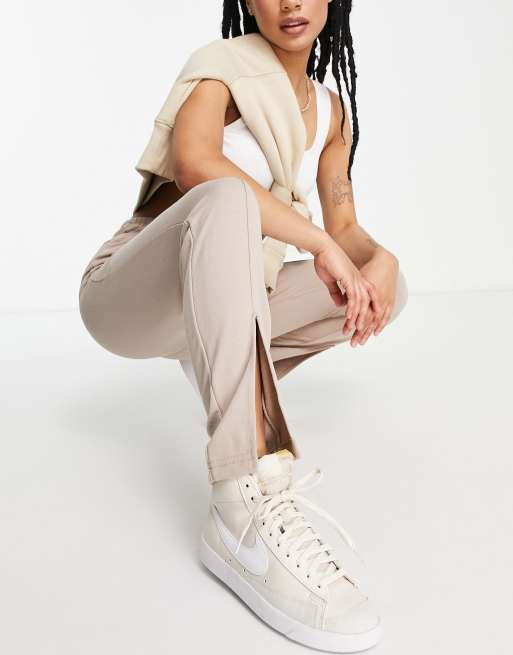 Missguided Petite – Szarobrązowe joggery z rozcięciem u dołu, 4 z 4