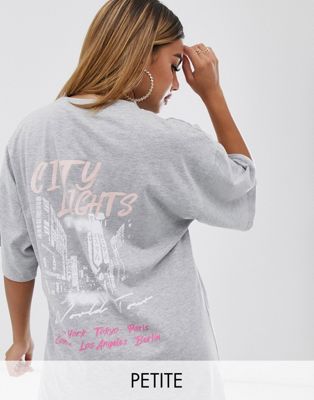Missguided - Petite - T-shirtjurk met grafische print op de rug in grijs