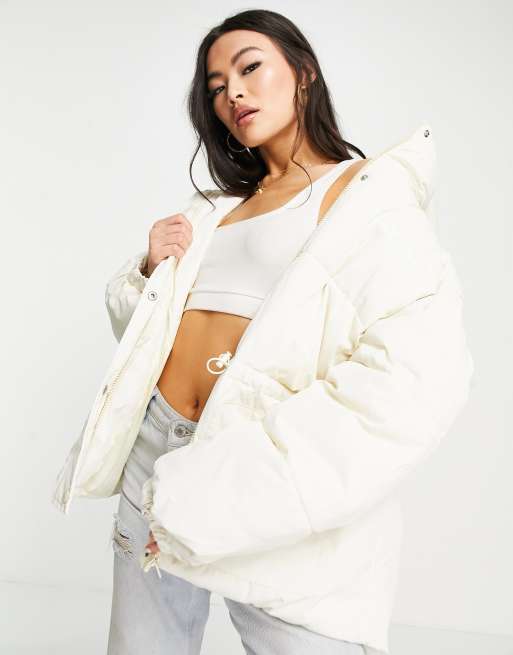 Missguided - Playboy - Piumino stretto in vita color pietra con cappuccio