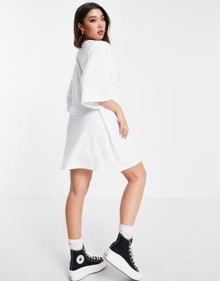 t shirt dress with tennis shoes