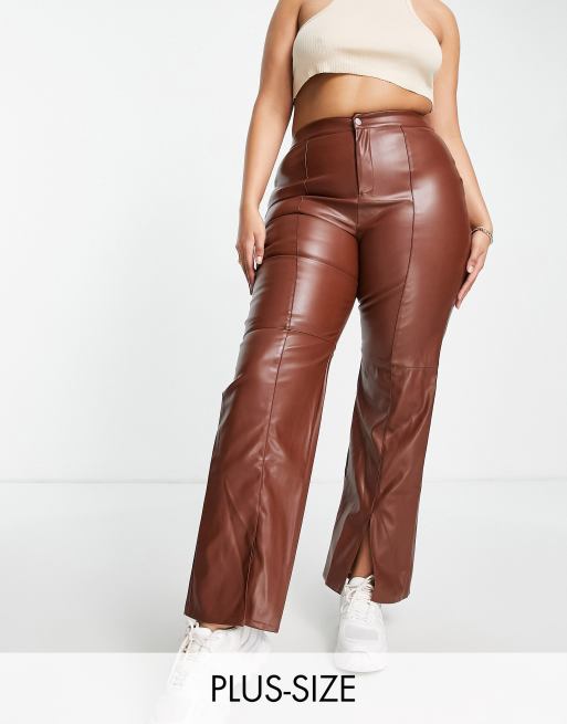 Missguided Plus – Bruna byxor i läderimitation med slits nedtill