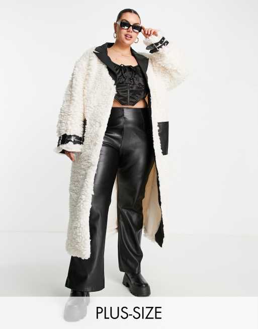 Missguided Plus - Cappotto effetto peluche oversize color crema con bordi in pelle sintetica