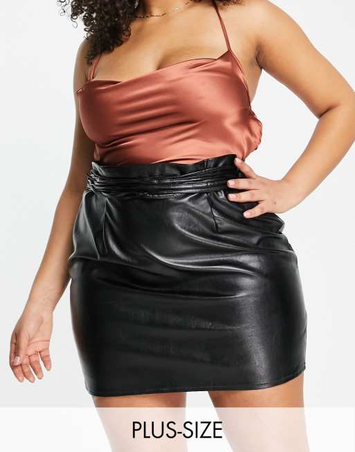 Missguided Plus – Czarna kopertowa spódnica mini z imitacji skóry