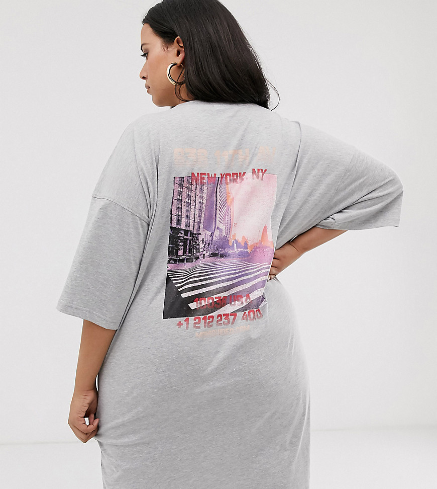 Missguided Plus – Grå exklusiv t-shirtklänning med tryck baktill-Vit