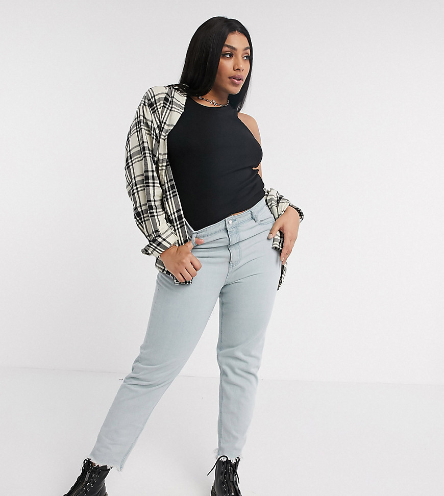 Plus-size jeans by Missguided You can always depend on denim High-rise waist Belt loops Concealed fly with button fastening Functional pockets Raw-cut hem Slim tapered leg Sits on the ankle Relaxed fit