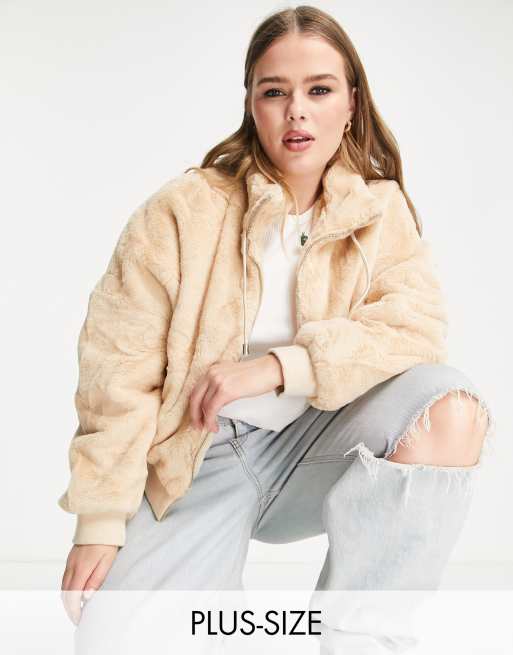 Missguided Plus – Jasnobrązowa kurtka bomberka ze sztucznego futra – TAN
