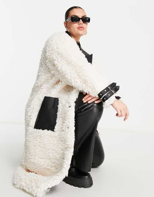 Missguided Plus - Oversized teddy-frakke i cremefarvet med kanter i imiteret læder, 3 af 4