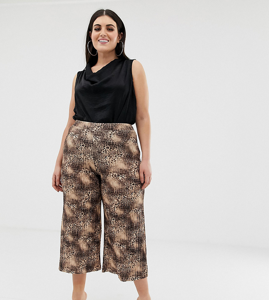 Plus-size trousers by Missguided Put the jeans away for a day Leopard-print design High rise Stretch waistband Wide-cut leg Fitted at the top, flowing at the bottom