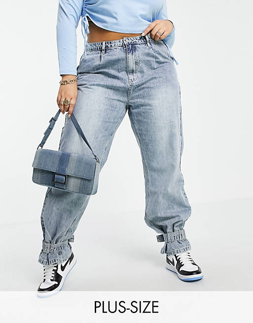 Jeans Missguided Plus recycled mom jean with buckle detail in lightwash blue 