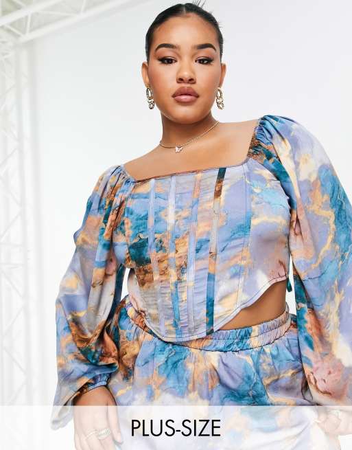 Missguided Plus - Top a corsetto in raso blu con stampa effetto marmo in coordinato