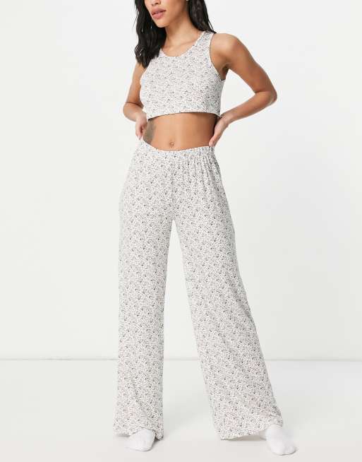 Missguided - Pyjamaset met crop top en broek in fijne bloemenprint