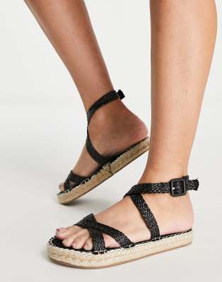 Missguided Raffia Cross Over Flat Sandals In Black