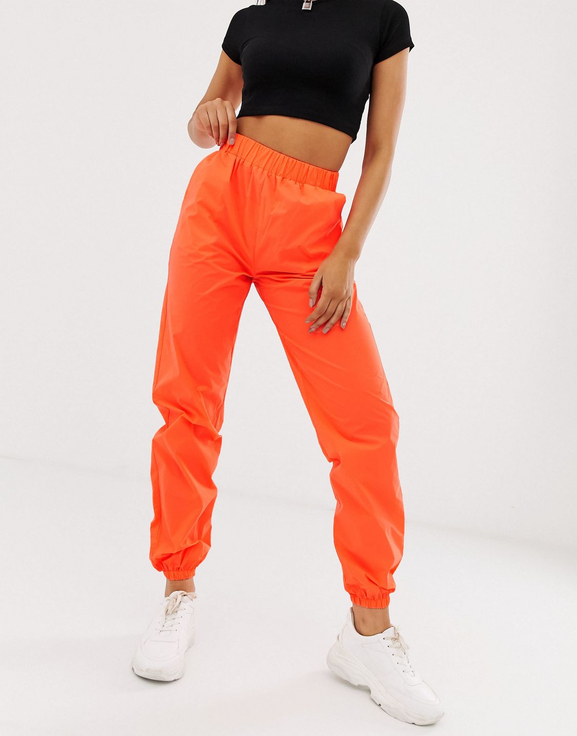 Оранжевые спортивные брюки
