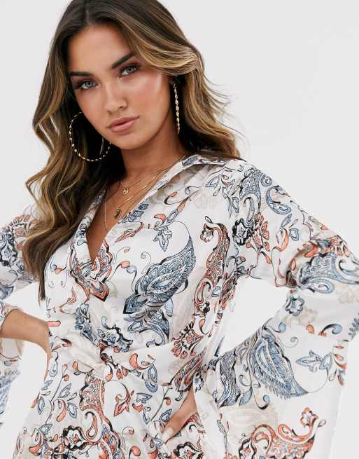 Missguided - Robe chemise en satin torsadée devant à imprimé cachemire fleuri, 3 de 4