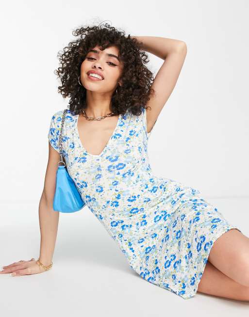 Missguided Robe patineuse col en V Blanc fleuri ASOS