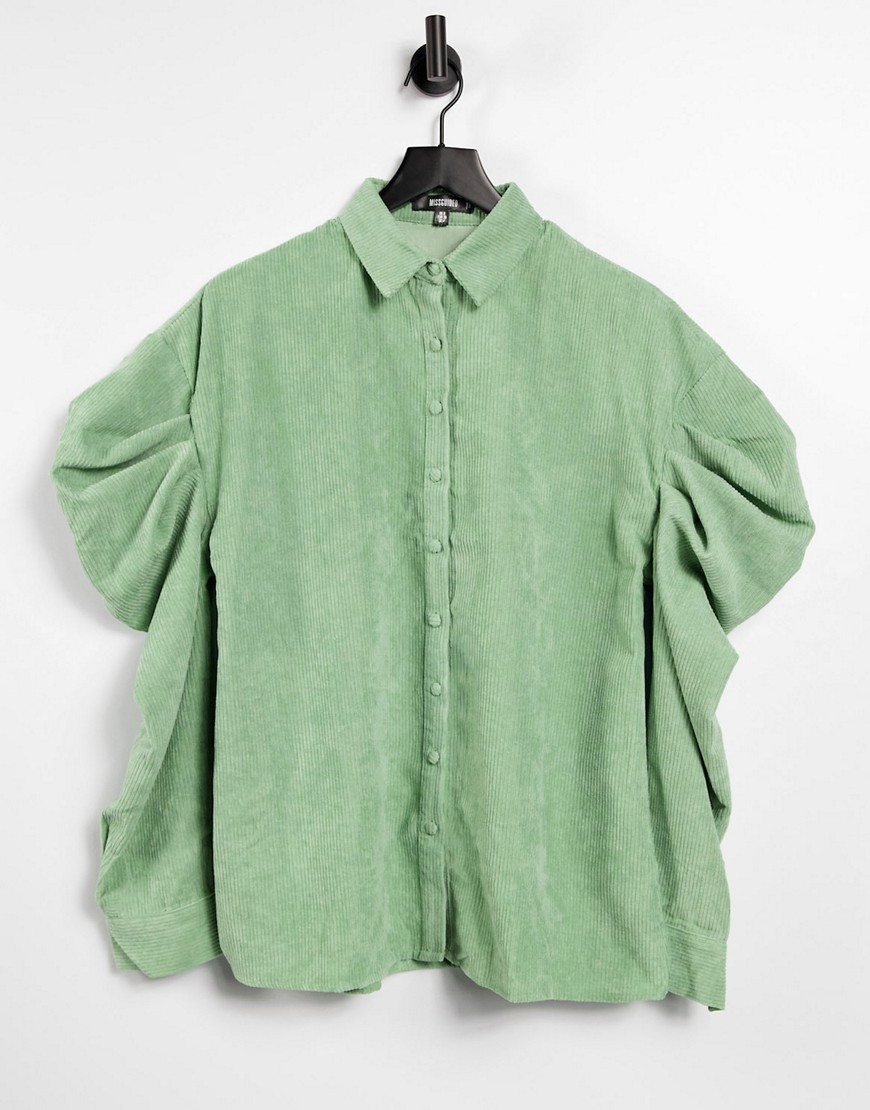 missguided - salviafärgad oversized skjorta i manchester med vida ärmar-gröna