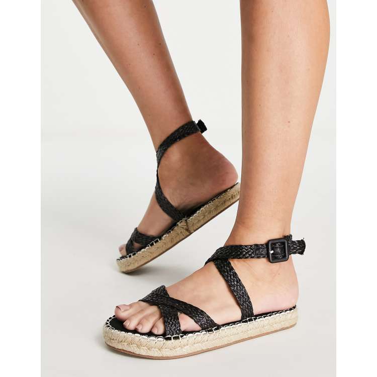Asos Donna Scarpe Sandali Sandali in corda Sandali bassi neri in rafia con incrocio 