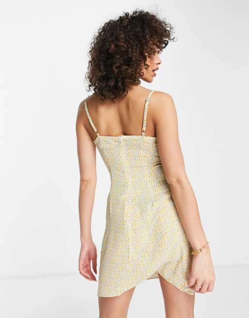 Missguided – Skater-Kleid mit Camisole-Trägern, eckigem Ausschnitt und Blumenmuster in Gelb, 2 von 4