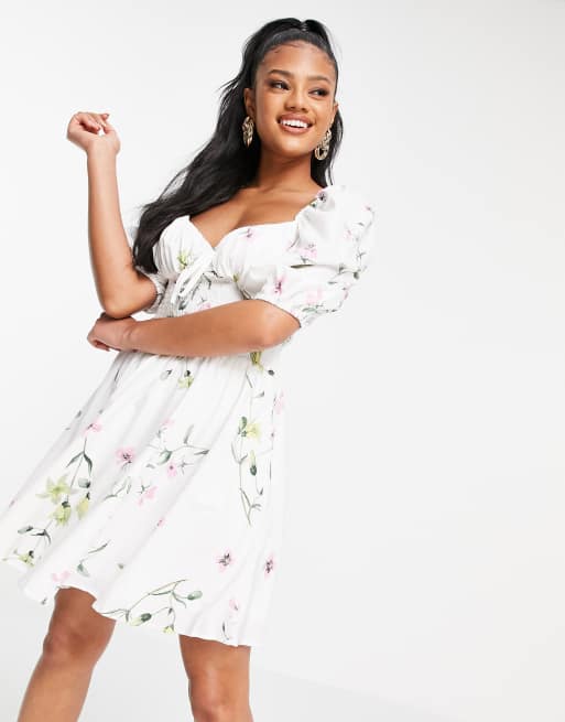 Missguided – Sukienka z dekoltem milkmaid i krótkimi rękawami w kwiatowy wzór