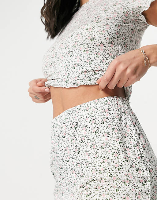  Missguided t-shirt and shorts pyjama set in ditsy floral 