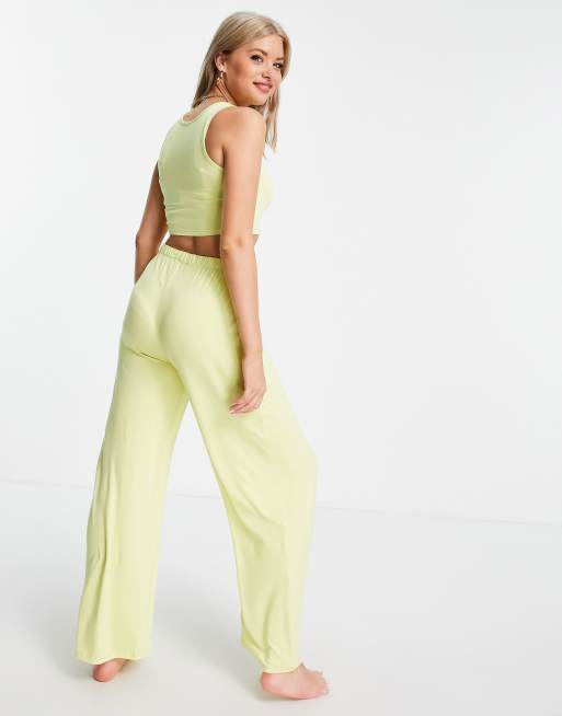 Missguided Tall - Pyjama avec crop top et pantalon large avec motif en relief - Jaune, 2 de 4