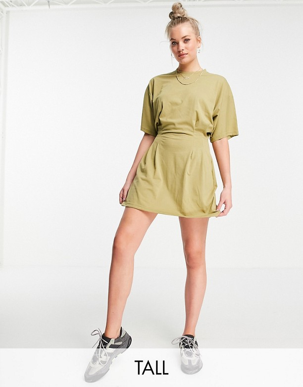  Klasyczny Missguided Tall – Sukienka t-shirtowa ze ściągaczem w talii w kolorze khaki Khaki