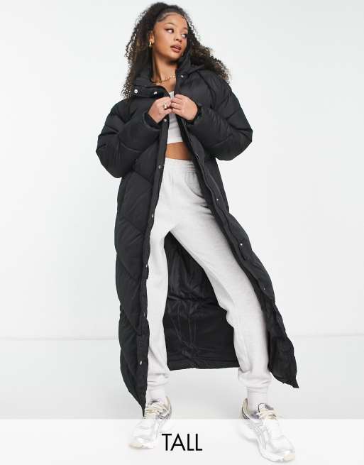 Missguided Tall – Svart, lång pufferjacka med chevron-mönster