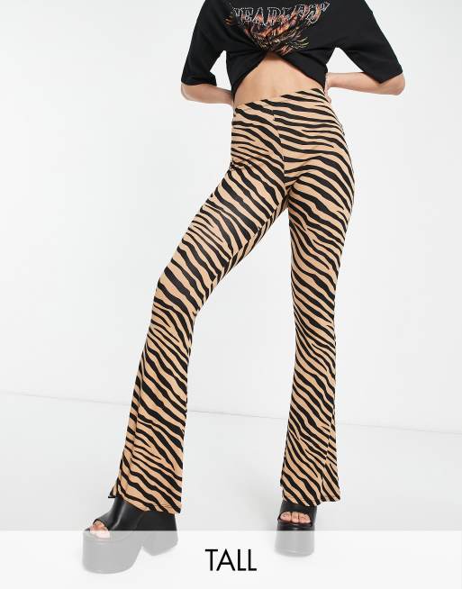Missguided Tall – Tigermönstrade byxor i utsvängd design