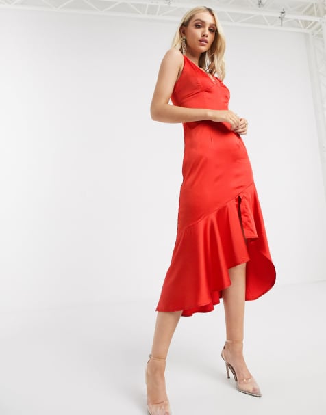 Missguided – Trägerkleid aus Satin mit nach hinten abfallendem Saum in Rot