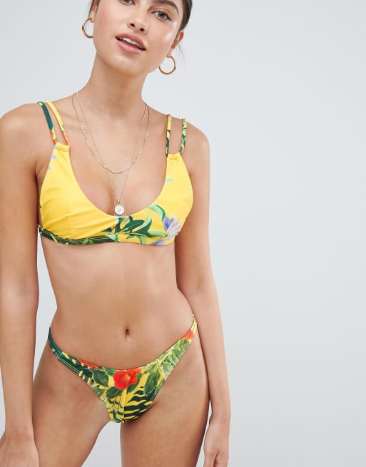 Missguided – Tropiskt mönstrad bikiniunderdel i stringmodell