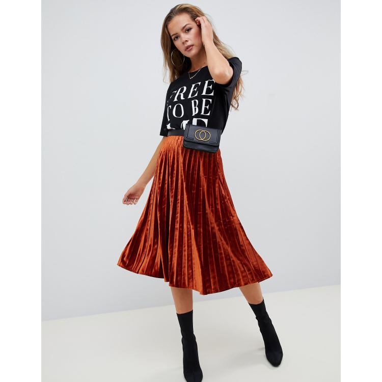 Missguided velvet pleated deals skirt in blush