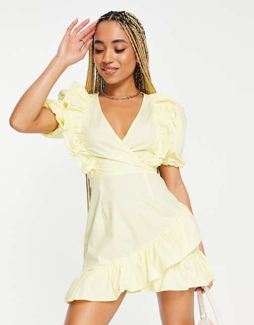 Missguided - Vestito a portafoglio in popeline color limone con volant 