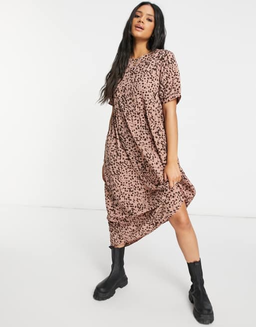 Missguided - Vestito grembiule corto a pois con maniche a sbuffo color ruggine