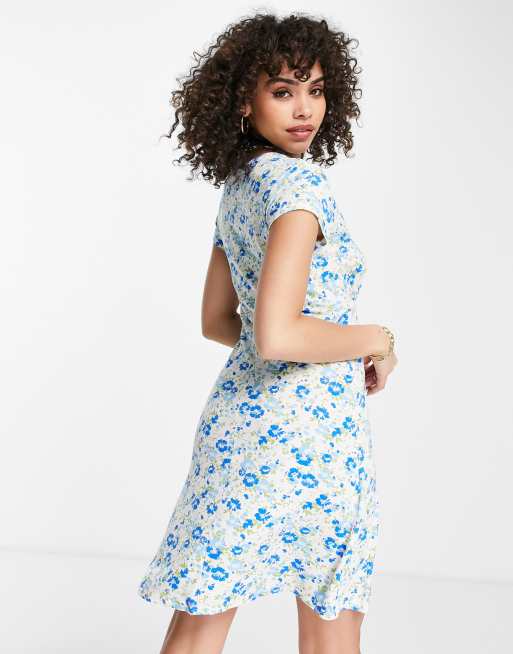 Missguided – Vit, blommig skaterklänning med v-ringning , 2 av 4