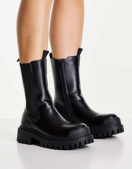 Missguided – Wadenhohe Stiefel in Schwarz mit dicker Sohle ASOS