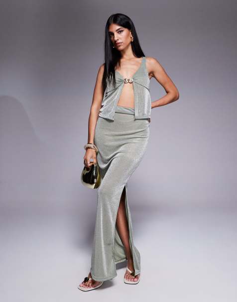 Missy Empire – Anschmiegsames Set aus Oberteil mit Frontschlitz und Metall-Besatz sowie Maxirock in Khaki - view 1