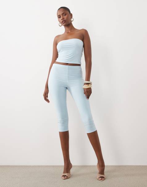 Missy Empire - Babyblåt sæt med tætsiddende bandeau-top med dobbelt formgivende effekt og capri-bukser - view 1