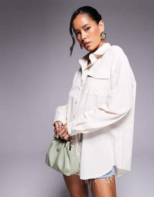 Missy Empire - Chemise aspect lin avec poche à l'avant - Crème-Blanc IT 40