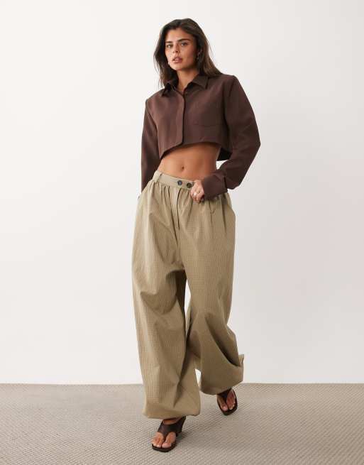 Missy Empire collared cropped shirt in chocolate, 3 of 4