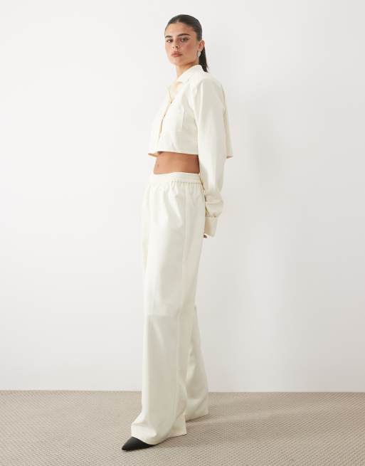 Missy Empire - Coordinato color crema con camicia corta con colletto e pantaloni, 1 di 3