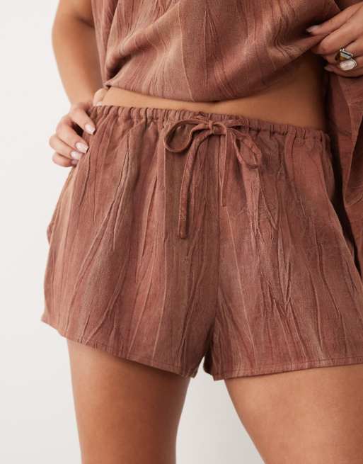 Missy Empire cotton crinkle fabric pull on shorts in brown washed stripe (part of a set), 5 of 5