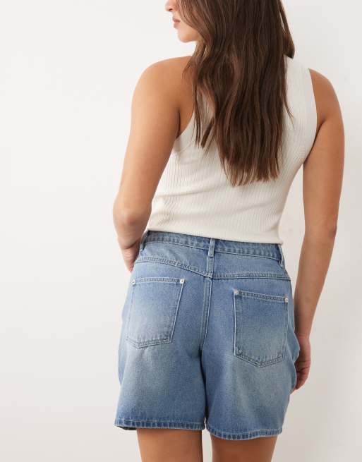Missy Empire denim longline shorts in mid blue wash, 5 of 5